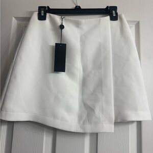 Gianni Bini Classic White Mini Skirt NWT